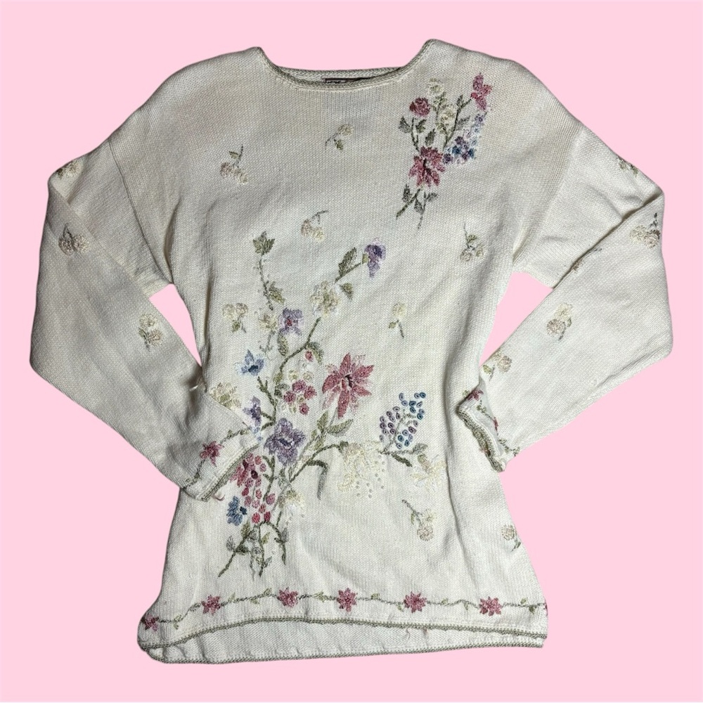 🌷embroidered floral sweater🌷